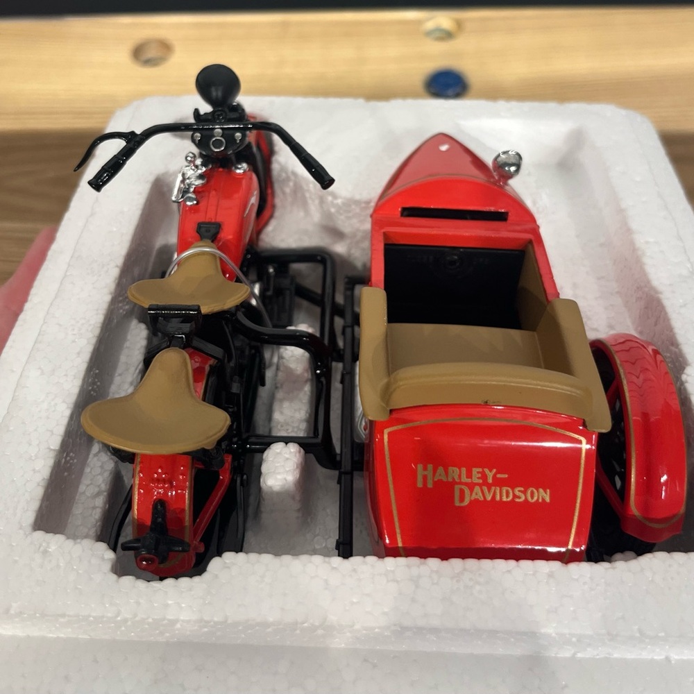 1933 Harley motorcycle & sidecar bank - Picture 3 of 7